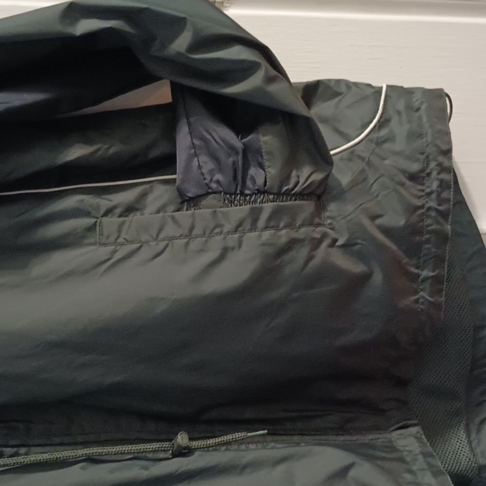 Windbreaker - Picture 3 of 6